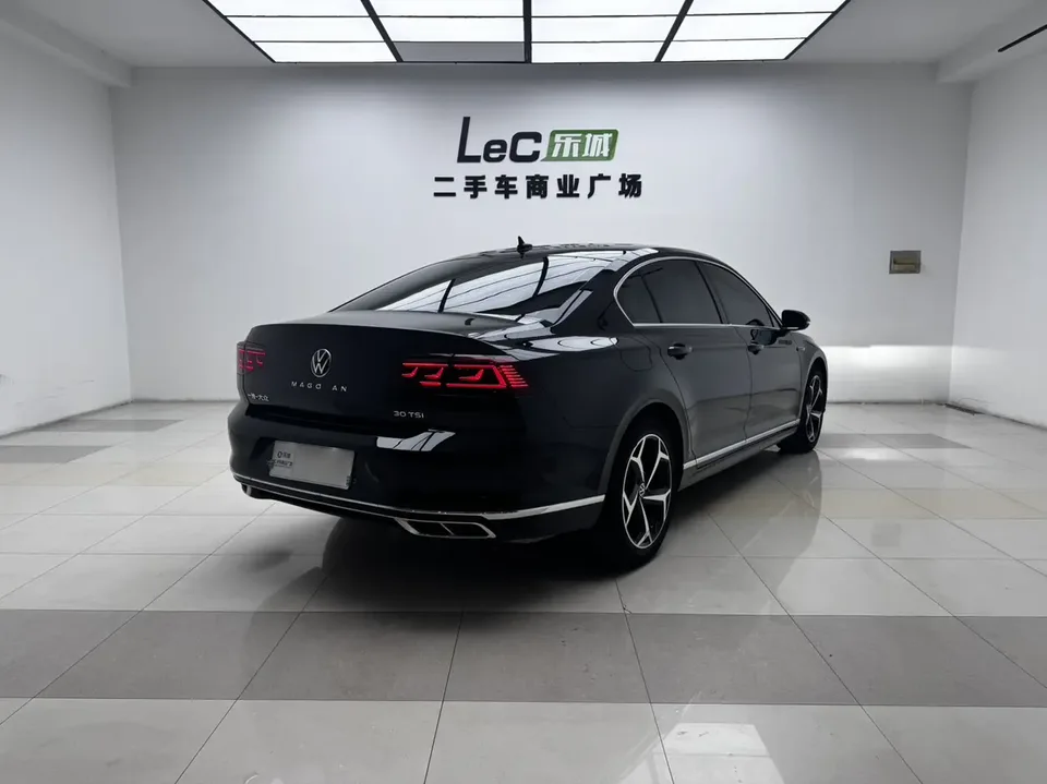 Volkswagen Magotan Magotan 2023 2 million commemorative edition 330TSI DSG luxury model 2023 — миниатюра 3
