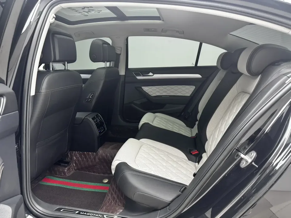 Volkswagen Magotan Magotan 2023 2 million commemorative edition 330TSI DSG luxury model 2023 — миниатюра 4