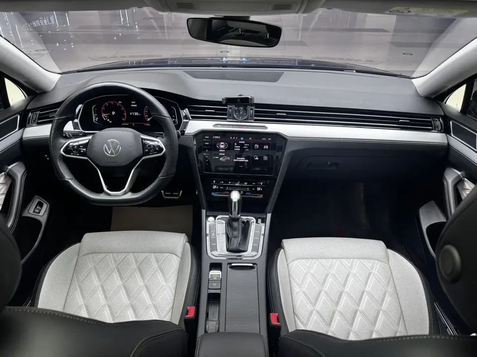 Volkswagen Magotan Magotan 2023 2 million commemorative edition 330TSI DSG luxury model 2023 — миниатюра 5
