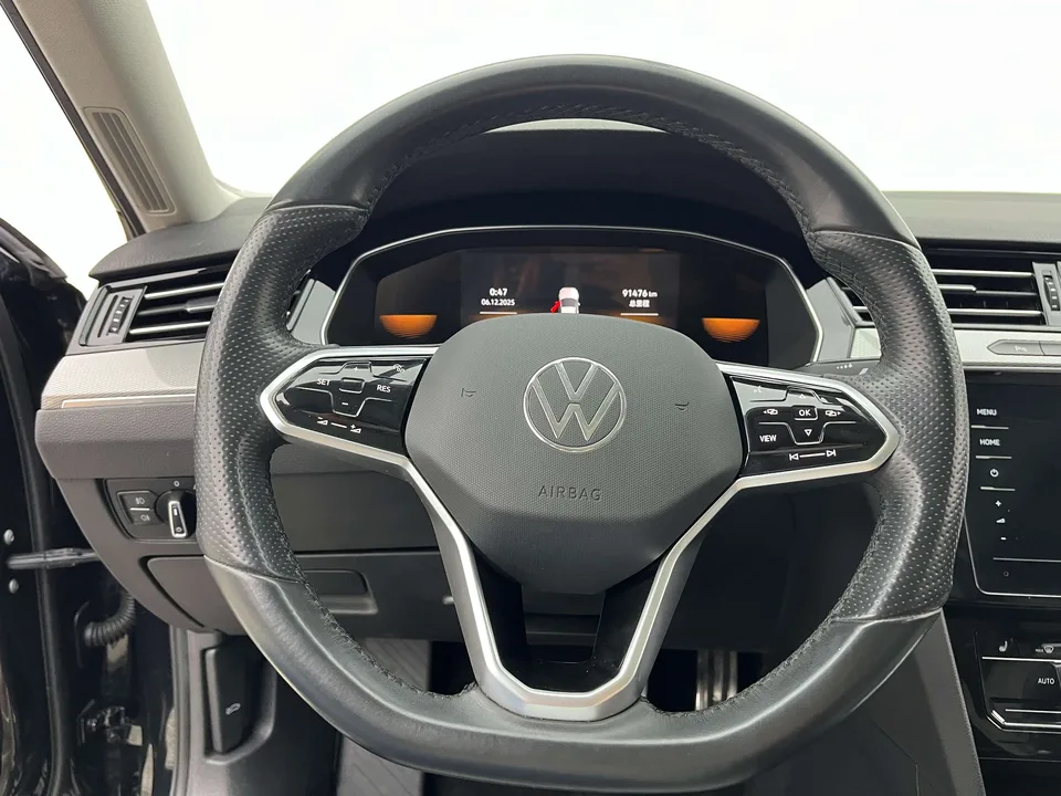 Volkswagen Magotan Magotan 2023 2 million commemorative edition 330TSI DSG leading model 2023 — миниатюра 3