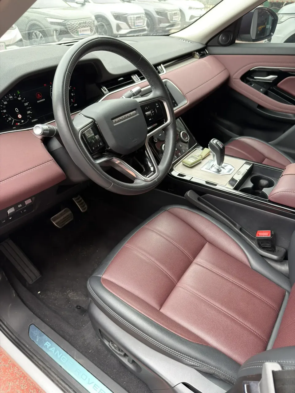 Land Rover Range Rover Evoque PHEV Evoque L P300e Plug-in Electric Hybrid 2023 — миниатюра 2