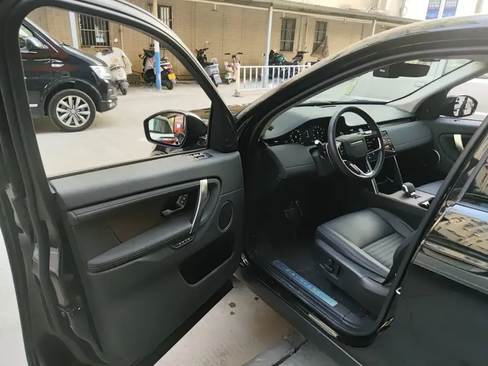 Land Rover Discover Sports Discover Sports 2024 249PS R-Dynamic SE Performance Technology Edition 5 Seaters 2024 — thumbnail 5