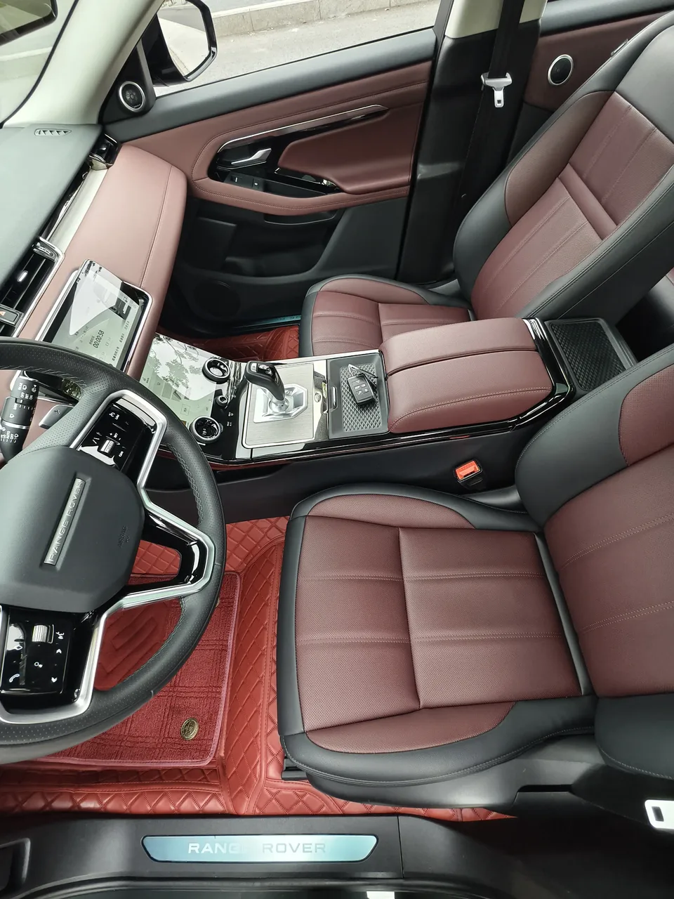 Land Rover Range Rover Evoque Aurora L 249PS R-Dynamic Luxury Edition 2024 — миниатюра 3