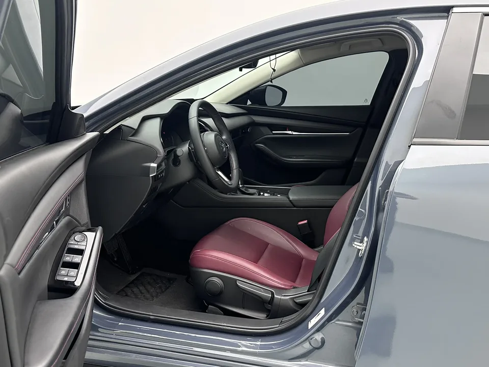 Mazda Axela 2.0L Automatic Elegant Edition 2023 — миниатюра 3