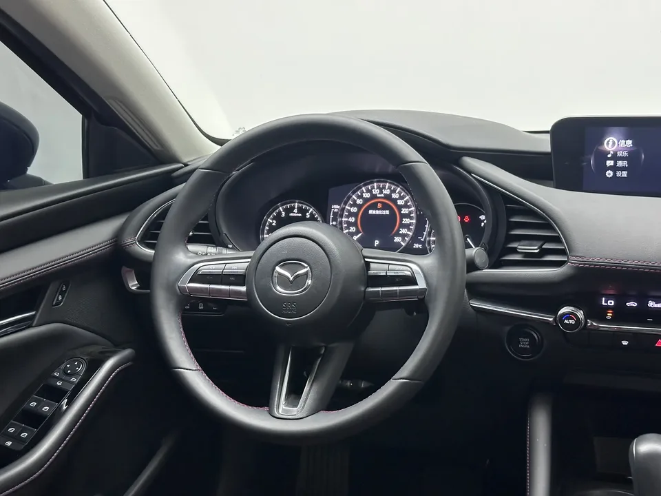 Mazda Axela 2.0L Automatic Elegant Edition 2023 — миниатюра 5
