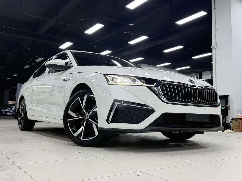 Skoda Octavia PRO TSI280 DSG Exclusive Edition 2022 — миниатюра 3