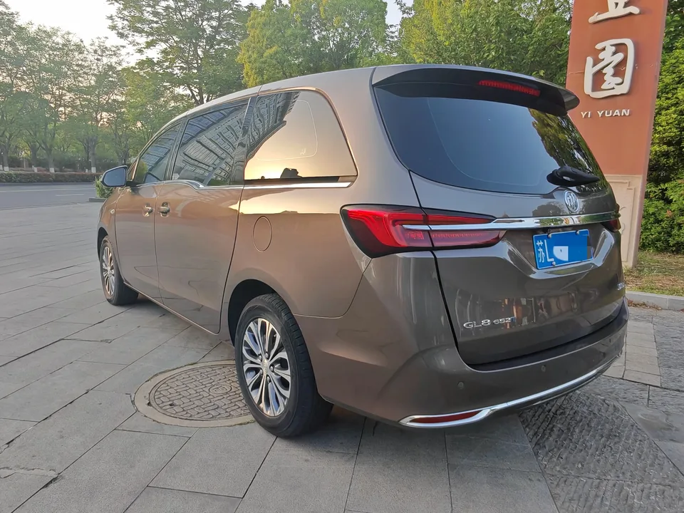 Buick GL8 Buick GL8 2021 Land Business Class 652T Comfort Edition 2022 — миниатюра 2