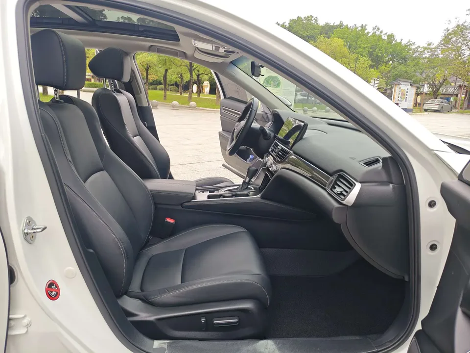 Honda Accord 2022 Accord 260TURBO Fantasy Night Premium Edition 2023 — миниатюра 4