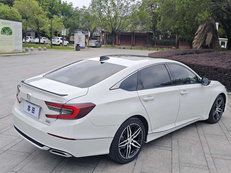 Honda Accord 2022 Accord 260TURBO Fantasy Night Premium Edition 2023 — миниатюра 5