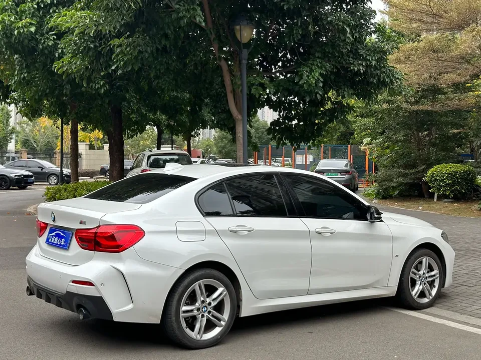 BMW 1 Series 1 Series 2021 BMW 1 Series 2021 120i M Sport Night Edition 2022 — миниатюра 2