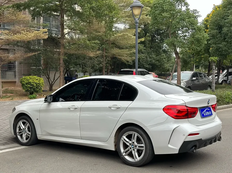 BMW 1 Series 1 Series 2021 BMW 1 Series 2021 120i M Sport Night Edition 2022 — миниатюра 4