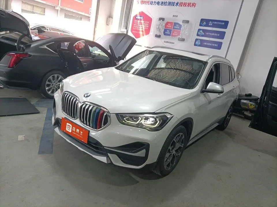 BMW X1 X1 2022 BMW X1 2022 sDrive20Li Exclusive Model 2022 — photo 1, buy with delivery to Moscow