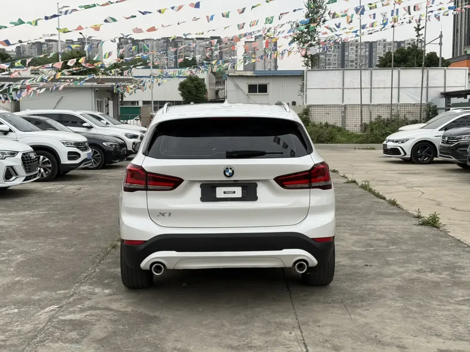 BMW X1 BMW X1 2021 sDrive20Li Fashion Edition 2022 — миниатюра 2