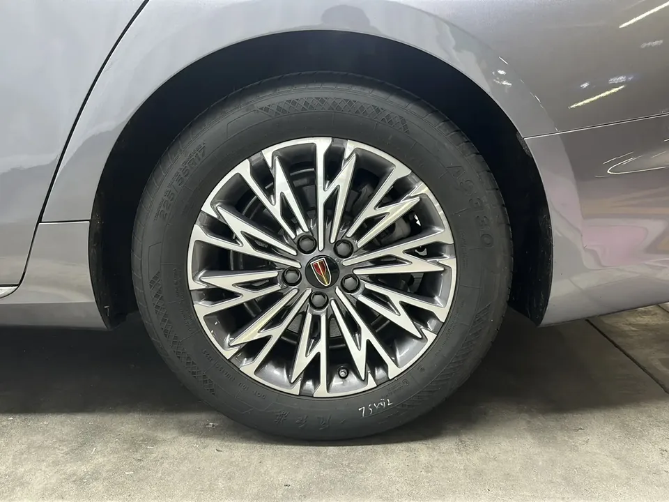Hongqi H5 Hongqi H5 2023 2.0T Automatic Intelligent Connected Flag Edition 2023 — миниатюра 3