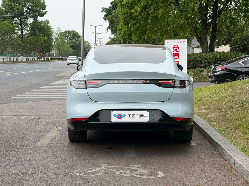 Leapmotor Zero running C01 Extended Range 216 Comfort Edition 2024 — миниатюра 2