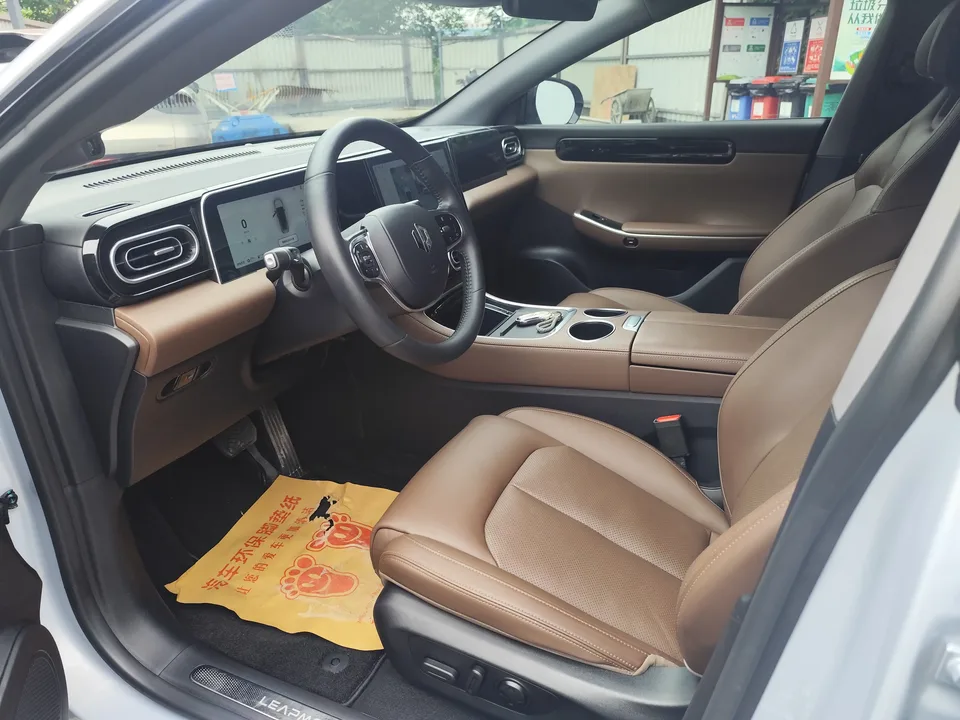 Leapmotor Zero running C01 Extended Range 216 Comfort Edition 2024 — миниатюра 3