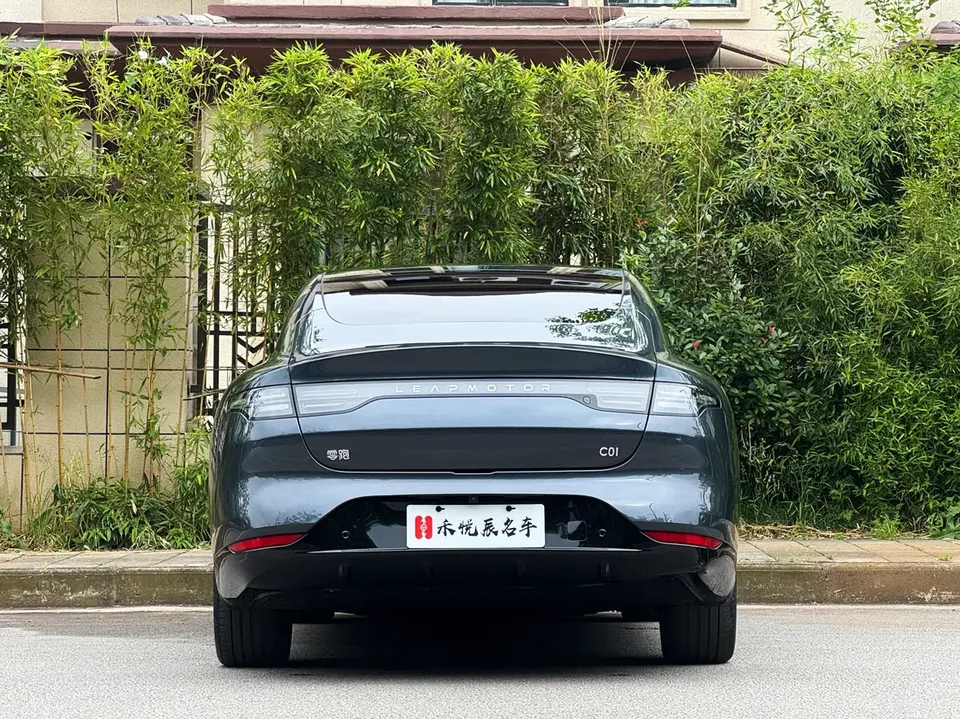 Leapmotor Zero running C01 Pure Electric 525 Premium Edition 2025 — миниатюра 2