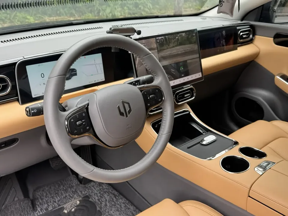 Leapmotor Zero running C01 Pure Electric 525 Premium Edition 2025 — миниатюра 3