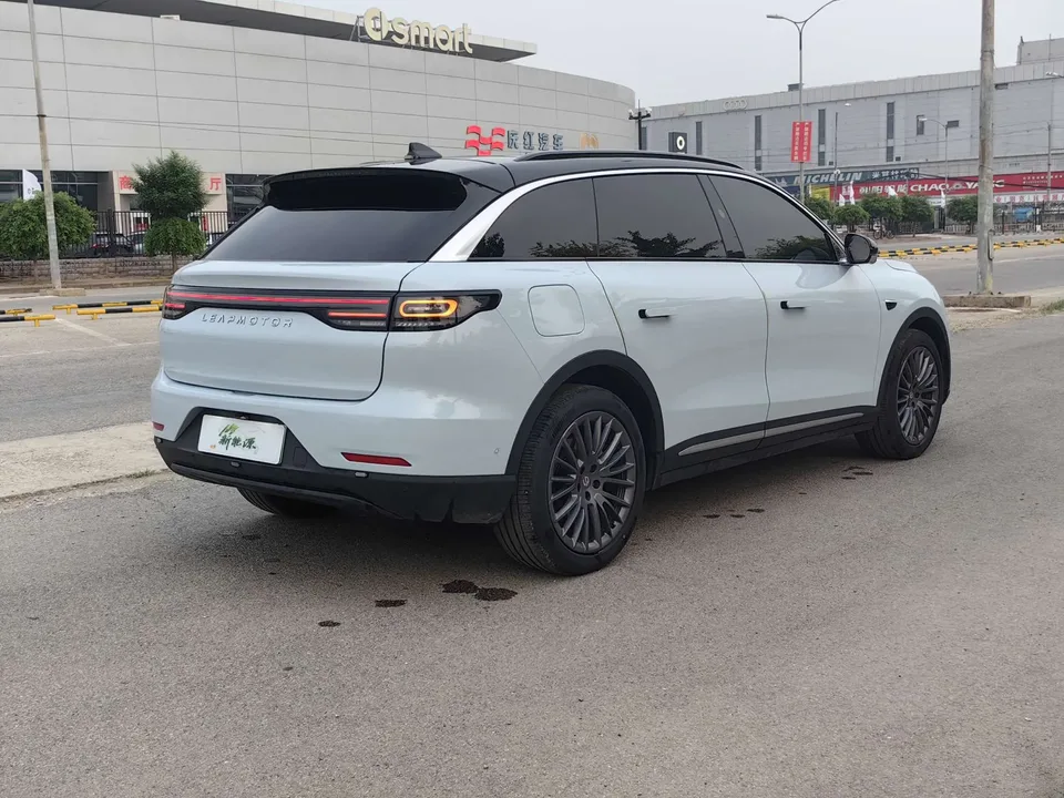 Leapmotor Zero running C11 Extended Range 300 Smart Edition 2024 — миниатюра 2