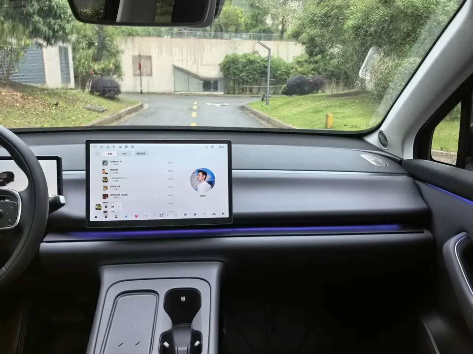 Leapmotor Zero running C10 Pure Electric 530 Smart Edition 2025 — миниатюра 3