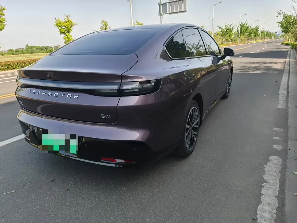 Leapmotor Leap running B01 650 Enjoy Edition 2025 — миниатюра 4