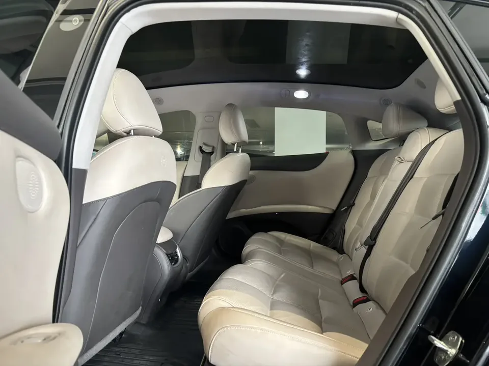 Zhiji L6 Max Standard Edition 75kWh 2025 — миниатюра 3