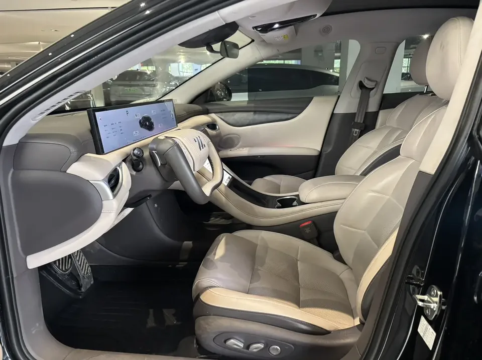 Zhiji L6 Max Standard Edition 75kWh 2025 — миниатюра 5