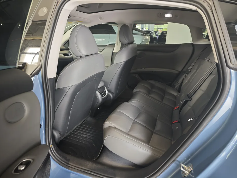 Zhiji L6 Max Standard Edition 75kWh 2025 — миниатюра 3