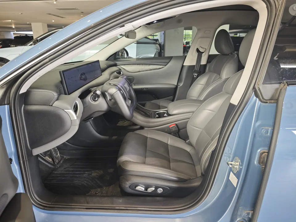 Zhiji L6 Max Standard Edition 75kWh 2025 — миниатюра 5