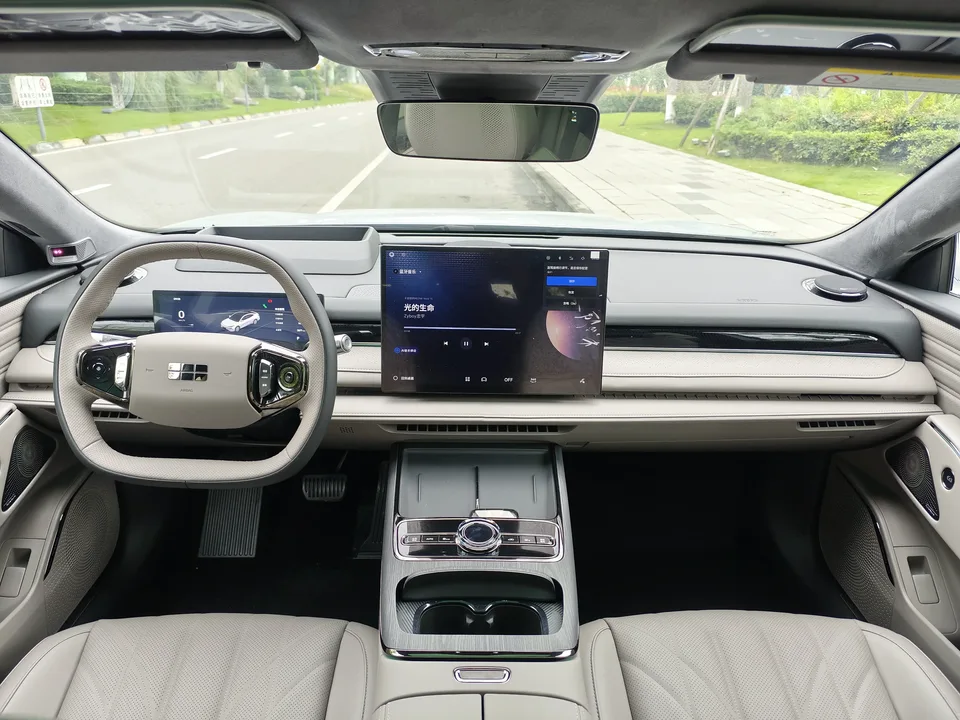 Geely Galaxy Star 8 PHEV 130km EM-i Flagship Edition 2025 — миниатюра 4