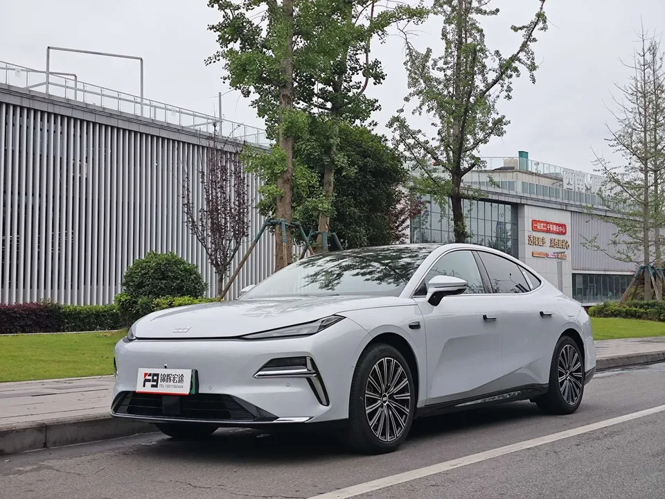 Geely Galaxy Star 8 PHEV 2025