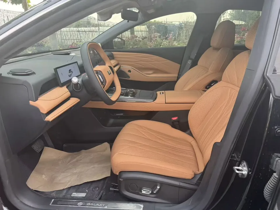 Geely Galaxy Star 8 PHEV 130km EM-i Premium Edition 2025 — миниатюра 3