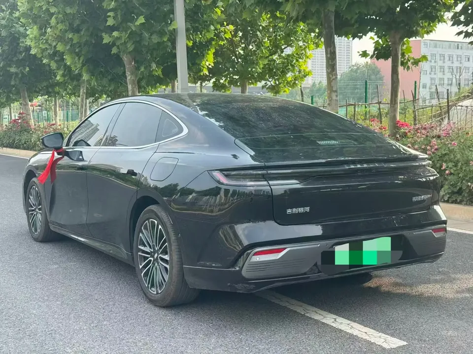 Geely Galaxy Star 8 PHEV 130km EM-i Premium Edition 2025 — миниатюра 4