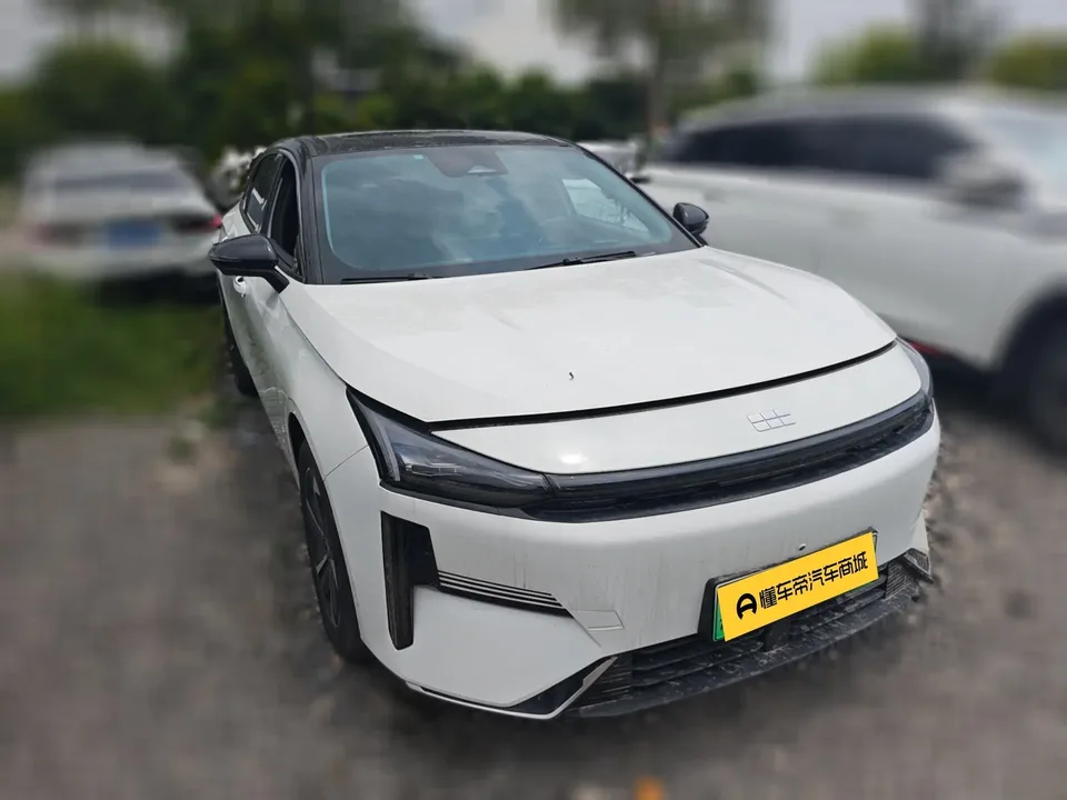 Geely Galaxy L6 1.5 EM-i DHT 140KM Exploration+ Edition 2025 — миниатюра 3