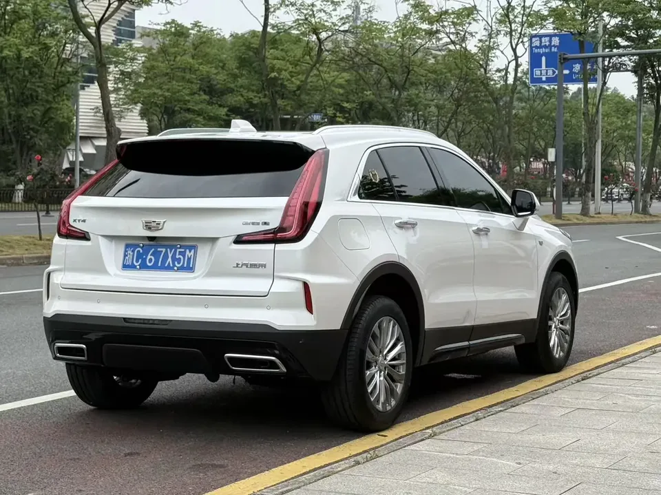 Cadillac XT4 Cadillac XT4 2024 28T 2WD Luxury 2023 — thumbnail 2
