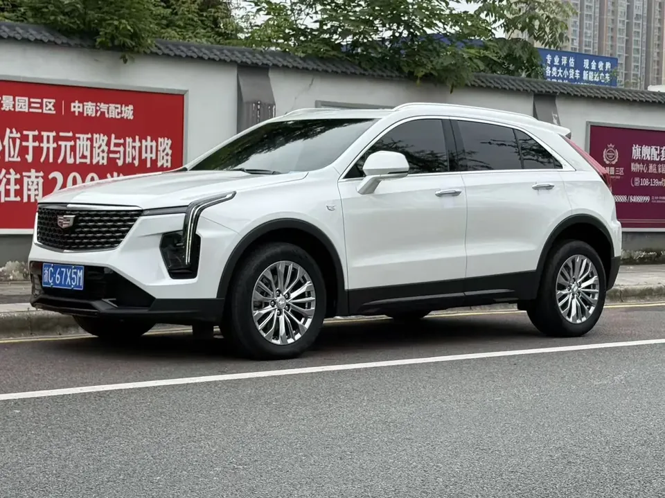 Cadillac XT4 Cadillac XT4 2024 28T 2WD Luxury 2023 — photo 1, buy with delivery to Moscow