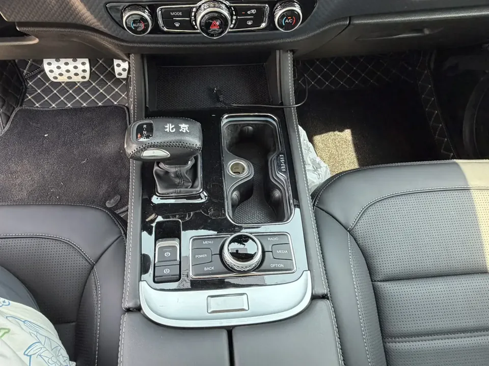 BAIC Beijing Off-road BJ40 2.0T Automatic 4WD City Hunter Glory Edition 2024 — миниатюра 5