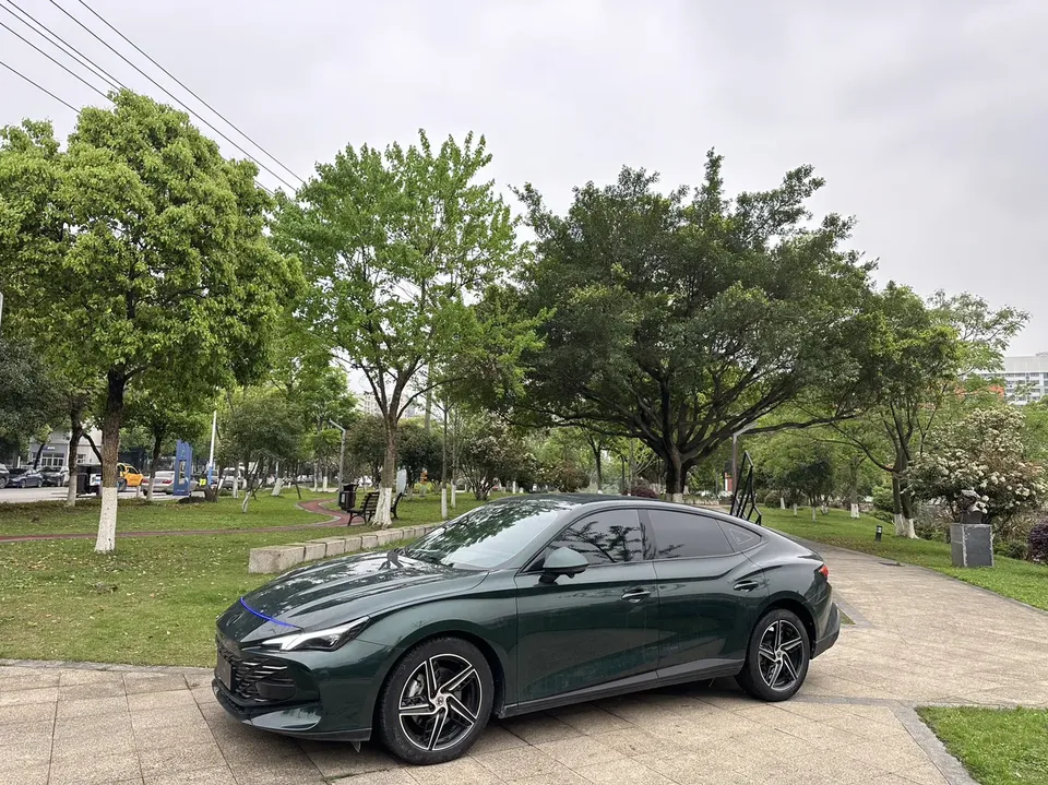 MG 7 MG7 2023 1.5T DCT Elegant Edition 2023 — photo 1, buy with delivery to Moscow