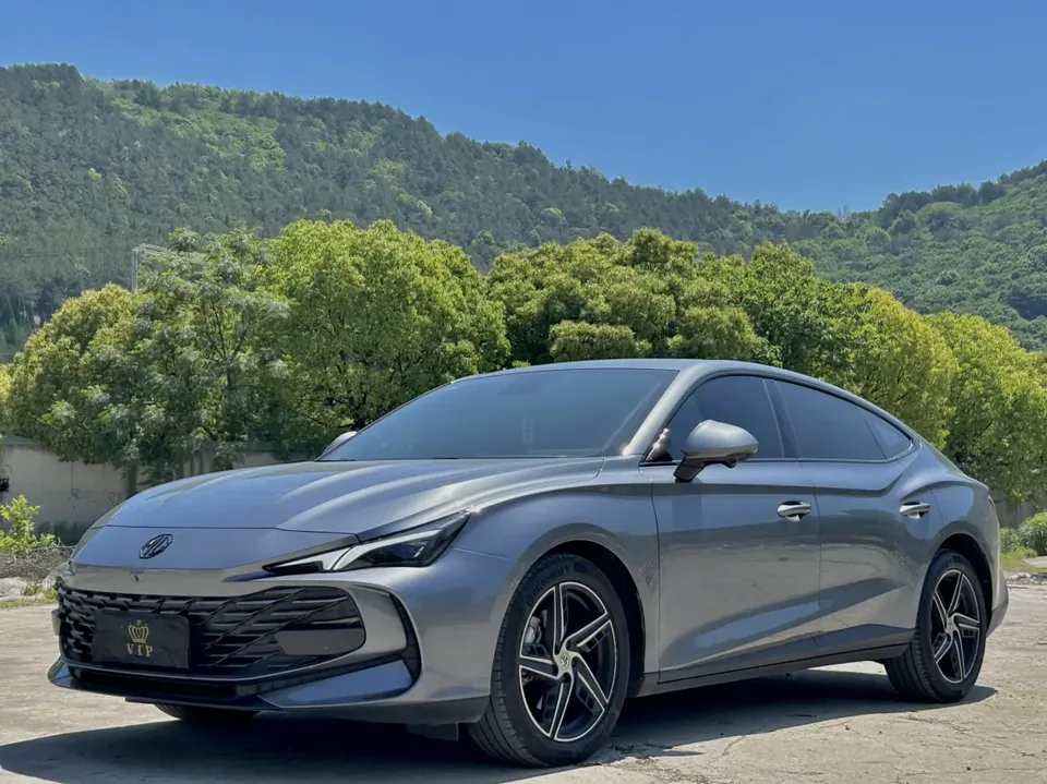 MG 7 1.5T DCT Luxury Edition 2023 — фото 1, купить с доставкой в Москву