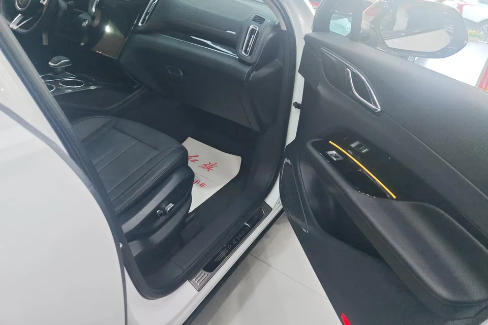 Hongqi HS3 PHEV 115km Jinwei Edition 2025 — миниатюра 2