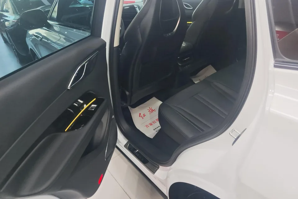 Hongqi HS3 PHEV 115km Jinwei Edition 2025 — миниатюра 3