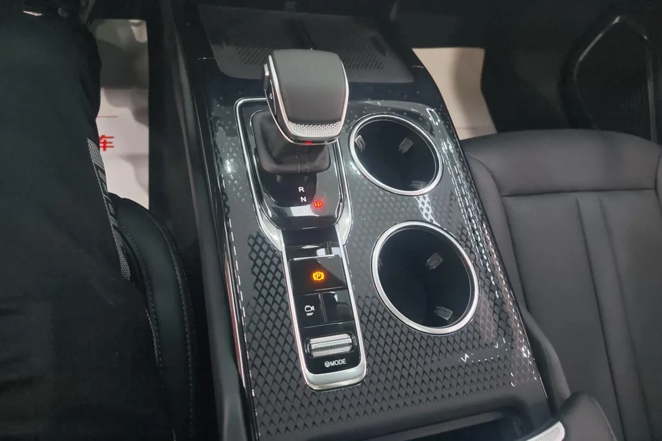 Hongqi HS3 PHEV 115km Jinwei Edition 2025 — миниатюра 5