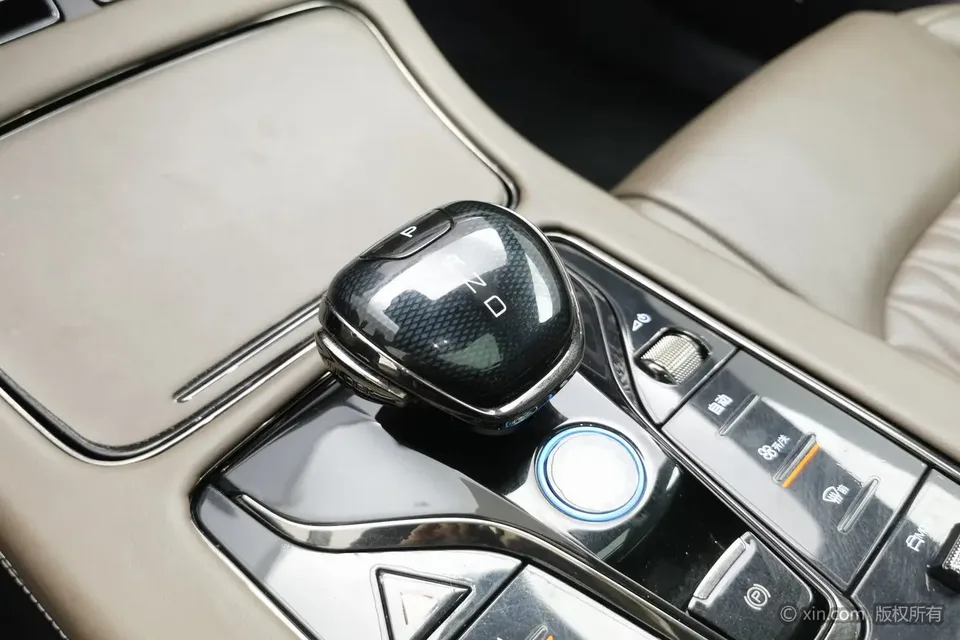 BYD Han DM DM-i Champion Edition 121KM Premium Edition 2023 — миниатюра 3