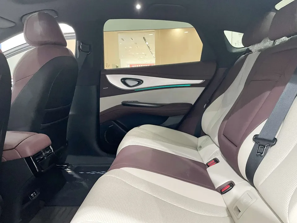 BYD Seal 07DM Intelligent Driving Edition DM-i 125KM Premium Edition 2025 — миниатюра 3
