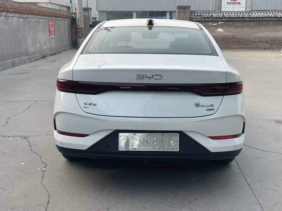 BYD Qin PLUS EV Intelligent Driving Edition 510KM Leading Edition 2025 — миниатюра 2