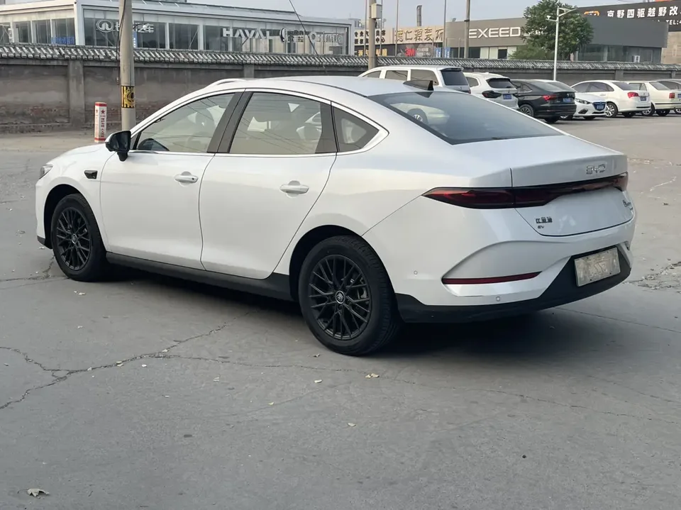 BYD Qin PLUS EV Intelligent Driving Edition 510KM Leading Edition 2025 — миниатюра 4
