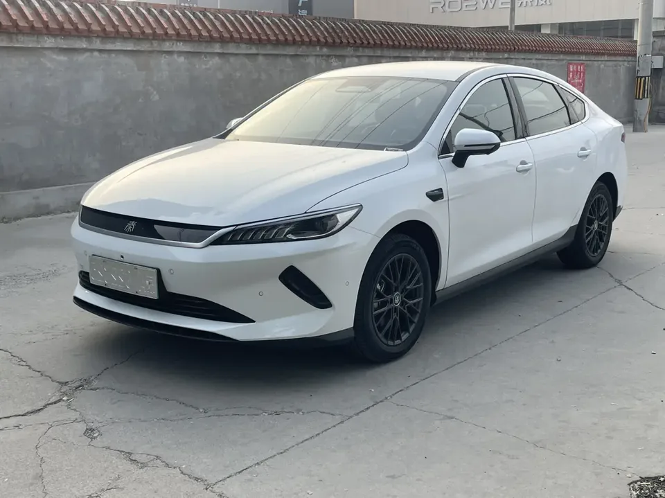 BYD Qin PLUS EV Intelligent Driving Edition 510KM Leading Edition 2025 — фото 1, купить с доставкой в Москву