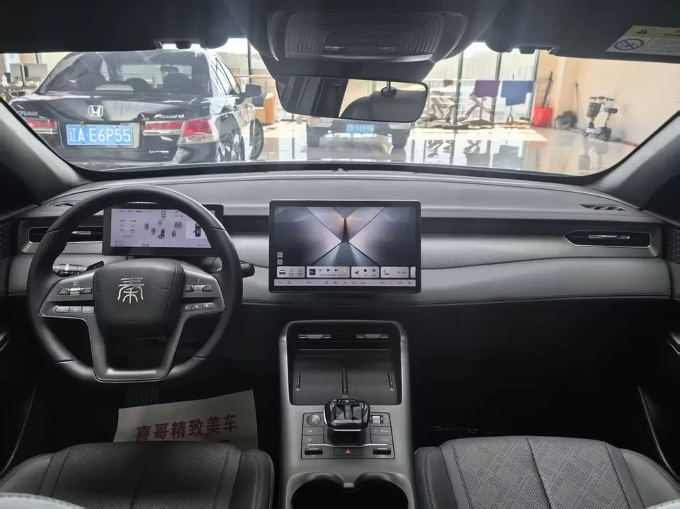 BYD Qin PLUS DM Intelligent Driving Edition DM-i 120KM Beyond Edition 2025 — миниатюра 4