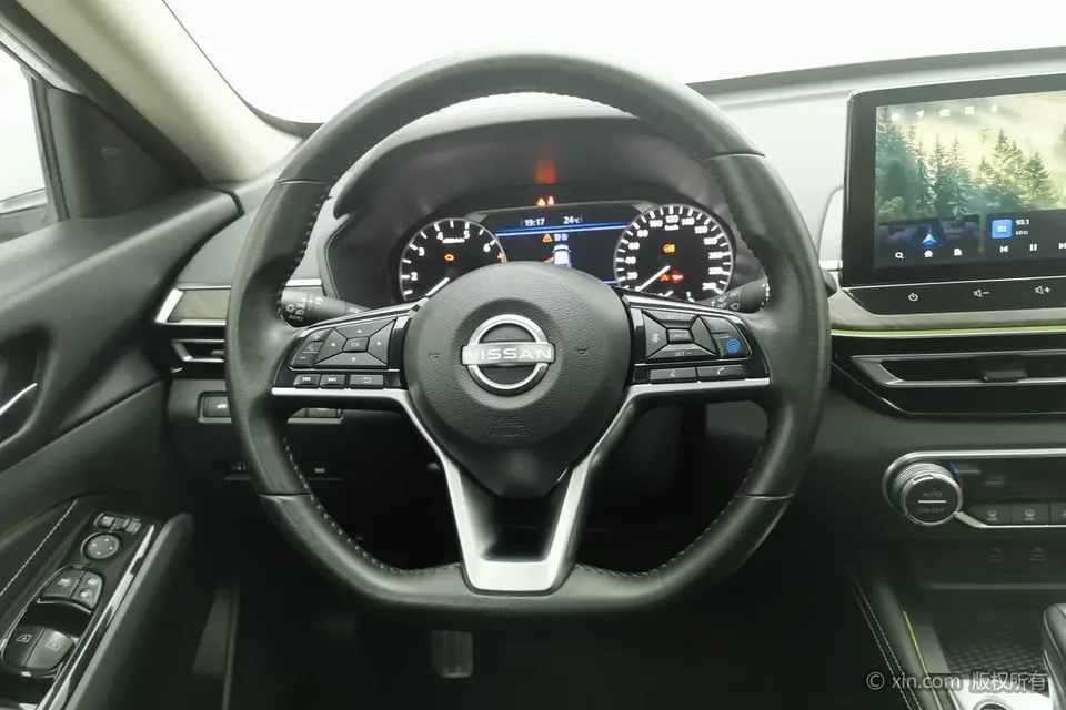 Nissan Altima 2.0L XL-Upr Premium Edition 2024 — миниатюра 3