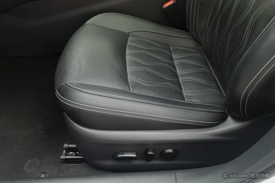 Nissan Altima 2.0L XL-Upr Premium Edition 2024 — миниатюра 4